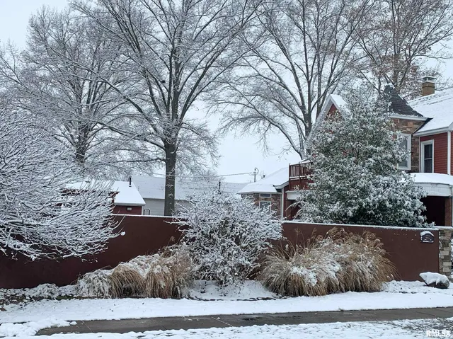 $375,000 | 521 North Locust Street, Flora, IL 62839