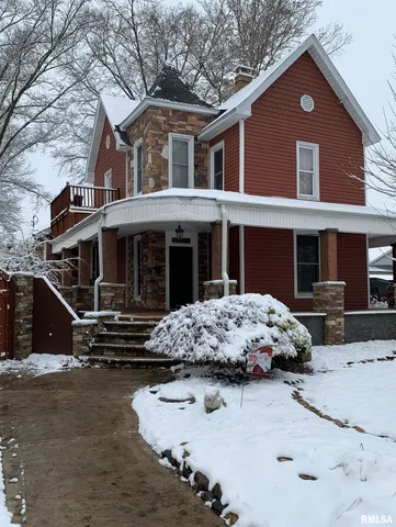 $375,000 | 521 North Locust Street, Flora, IL 62839