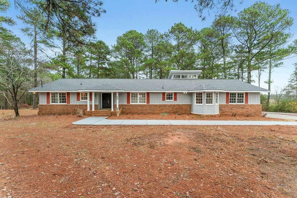 2865 White Court Conyers, GA 30012 - Photo 1 of 1 front view of a house with a yard