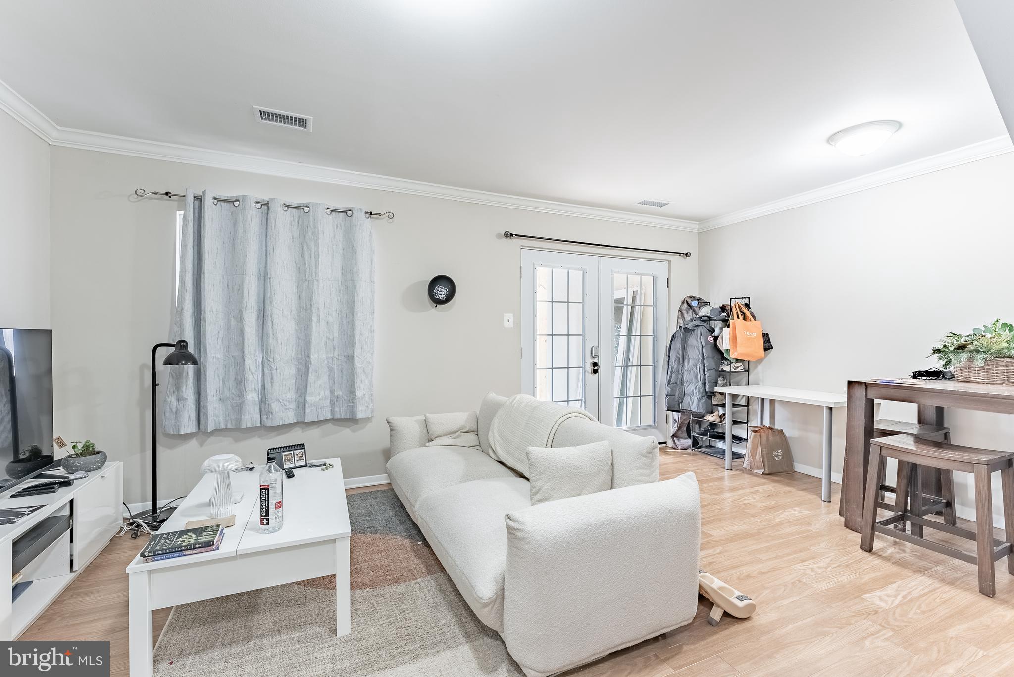 2412 Southgate Square Reston, VA 20191 - Photo 18 of 23 a living room with furniture and a flat screen tv