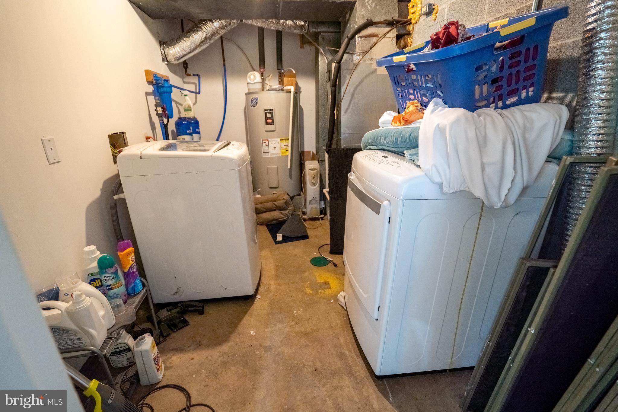 474 Potter Road Hedgesville, WV 25427 - Photo 32 of 40 a utility room with dryer and washer