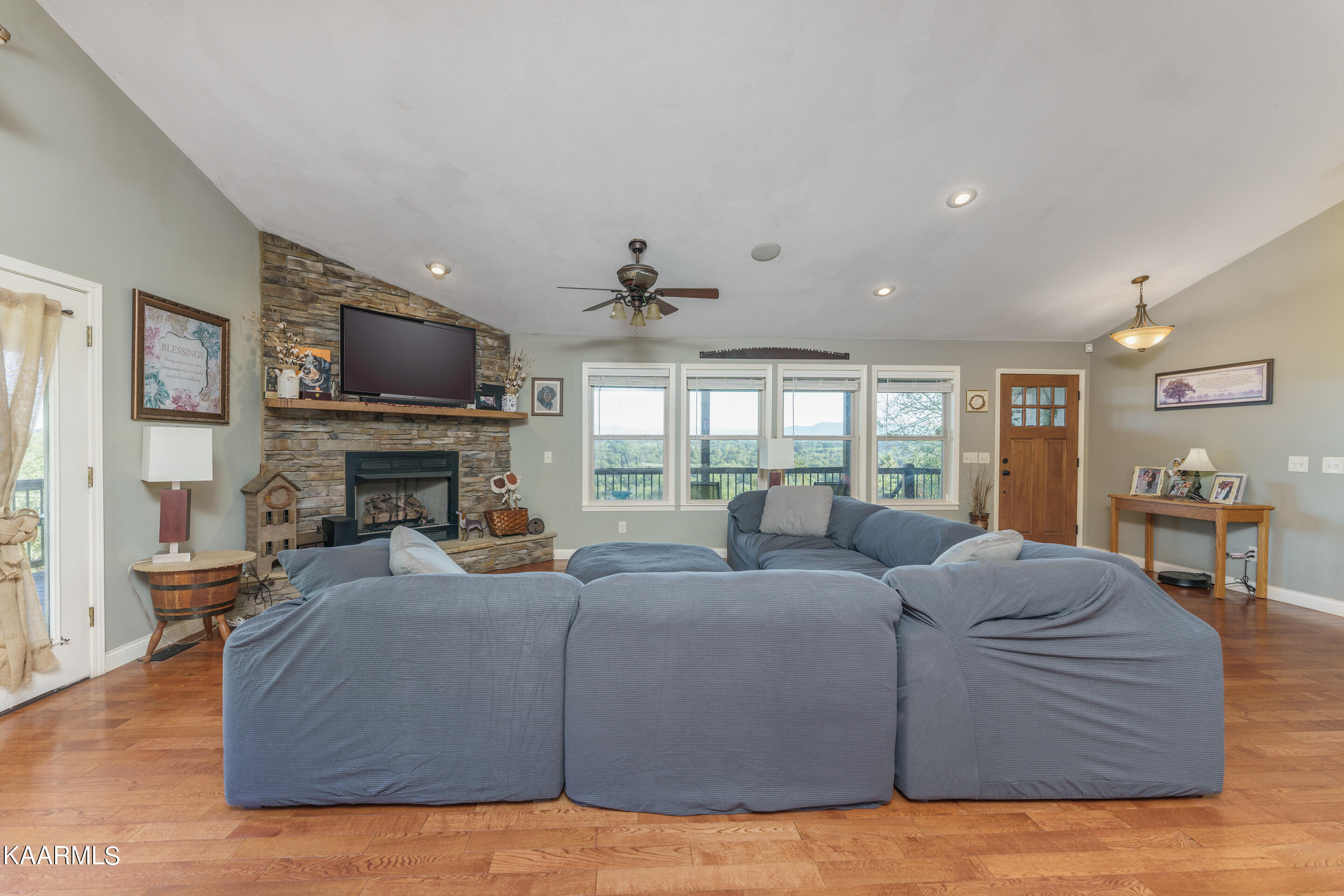 1602 Rays Gap Road Seymour, TN 37865 - Photo 4 of 36 living 2