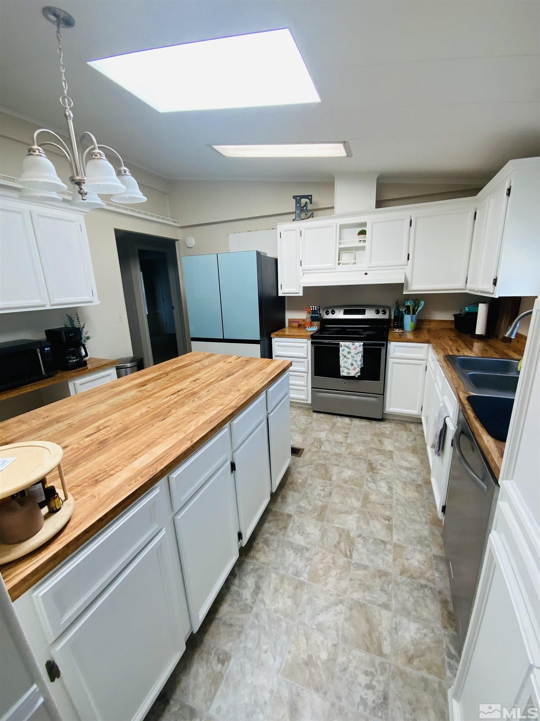 2140 Soda Lake Road Fallon, NV 89406 - Photo 3 of 22 a large kitchen with a stove a sink dishwasher and a refrigerator
