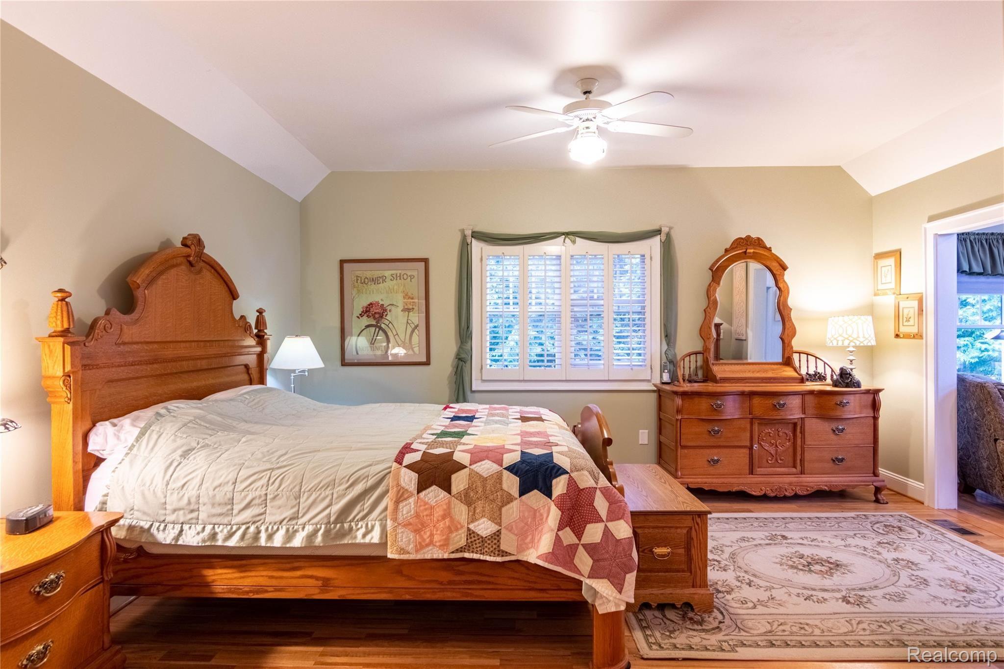 2653 Rubbins Road Howell, MI 48843 - Photo 37 of 59 41.Masterbedroom