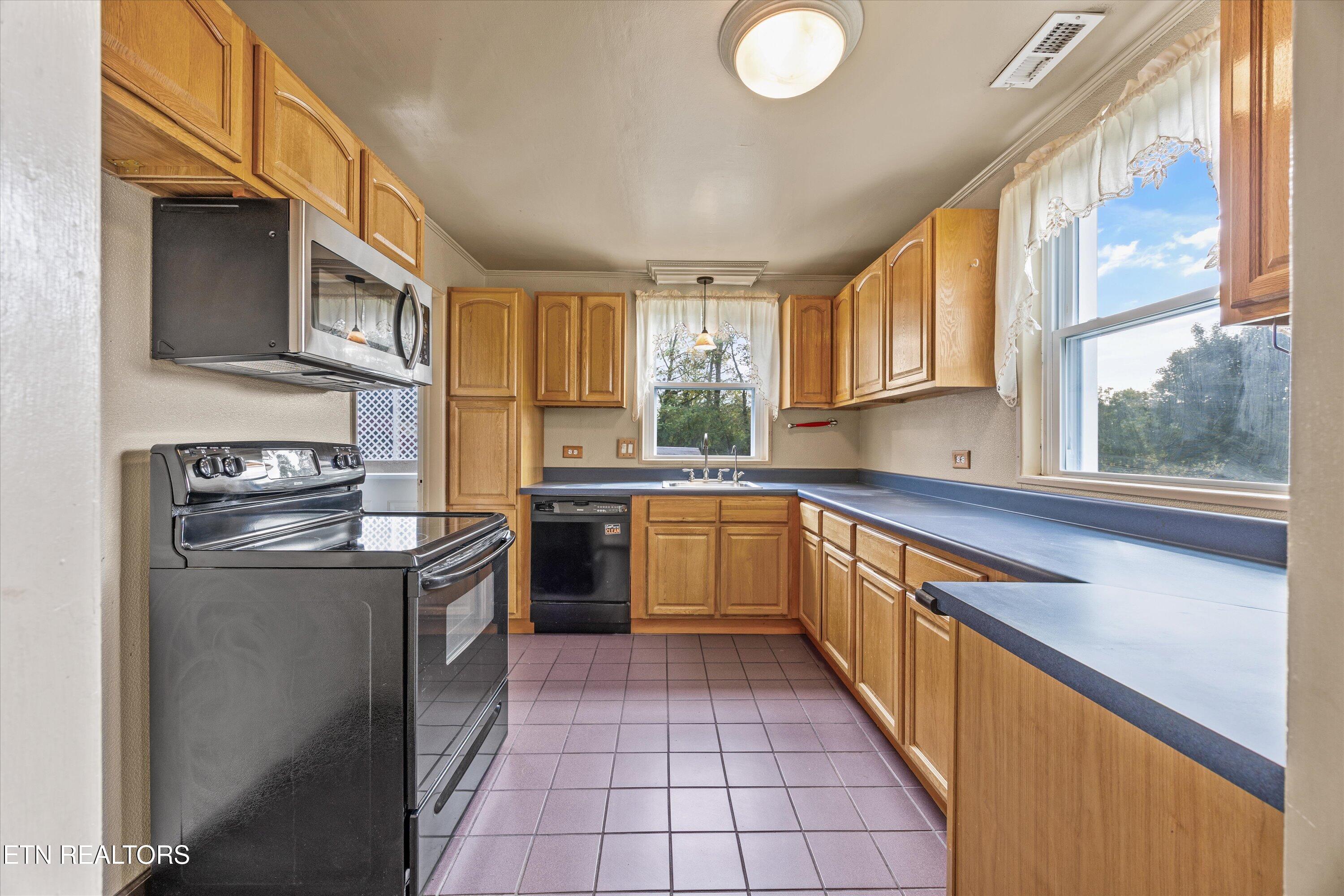 112 Nasson Lane Oak Ridge, TN 37830 - Photo 8 of 20 0900