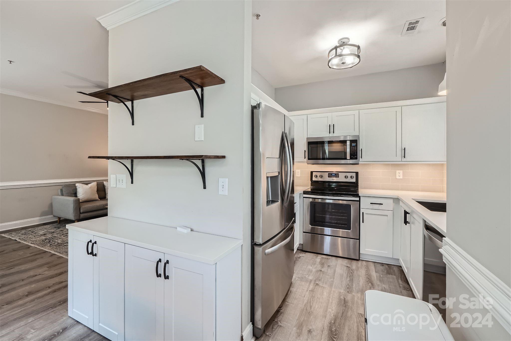 5730 Closeburn Road, Unit P Charlotte, NC 28210 - Photo 7 of 27 Gallery Image 7