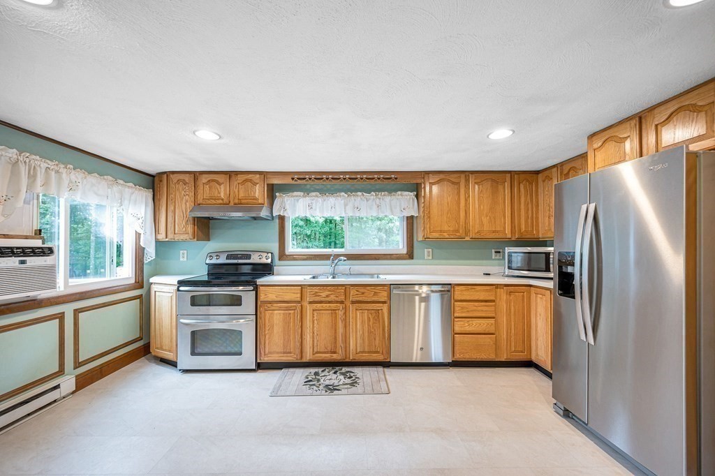 326 Foster Road Tewksbury, MA 01876 - Photo 3 of 42 Gallery Image 3