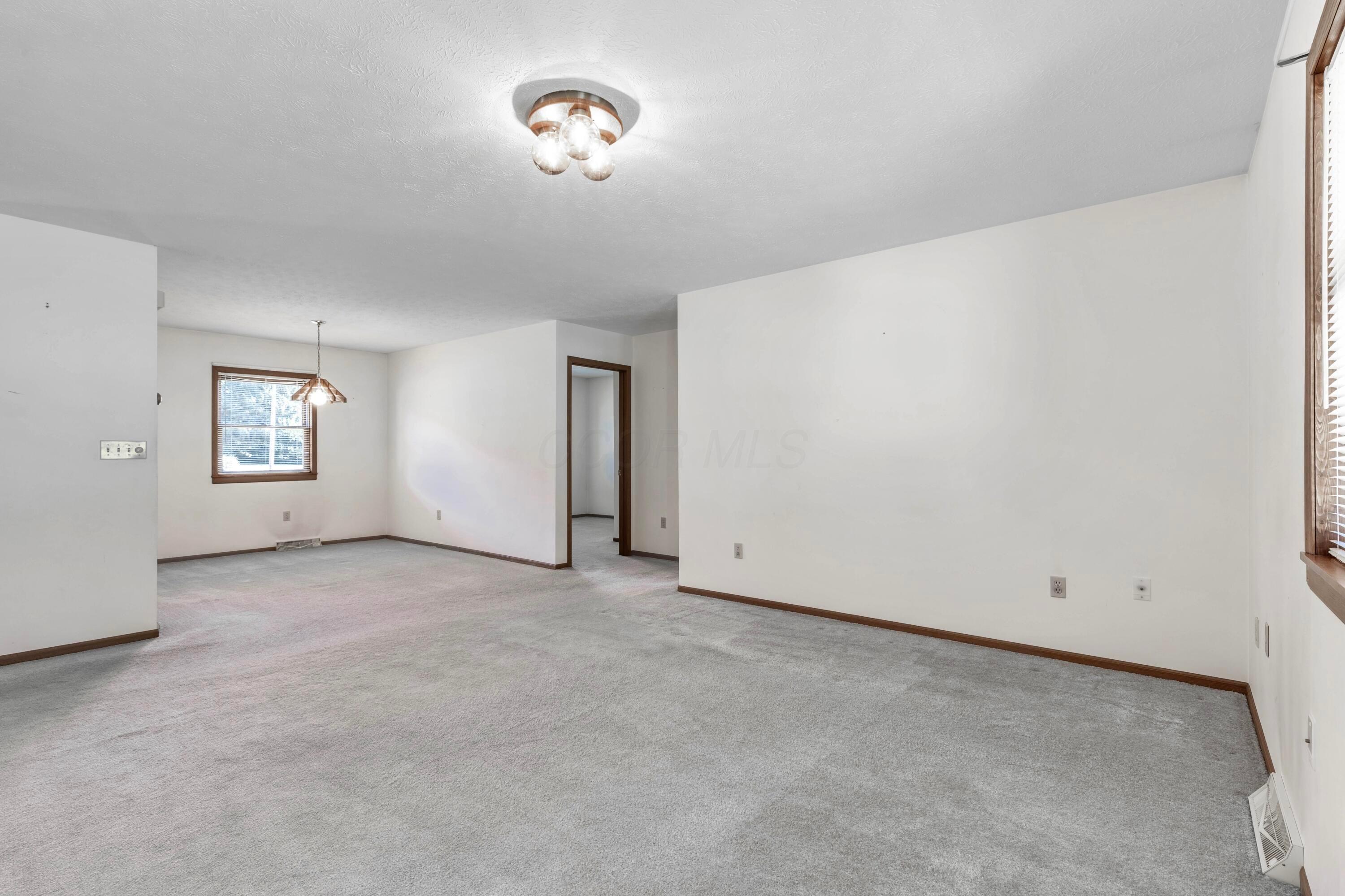 1640 Snoke Road Southwest Lancaster, OH 43130 - Photo 4 of 23 1R6A8834-HDR
