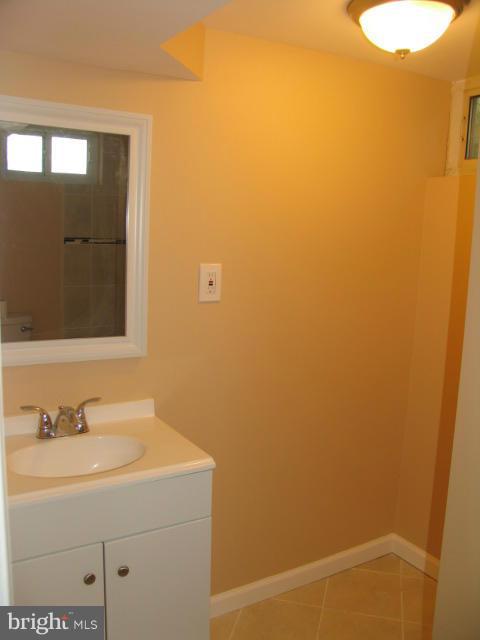 2220 Redthorn Road Baltimore, MD 21220 - Photo 14 of 24 Bath