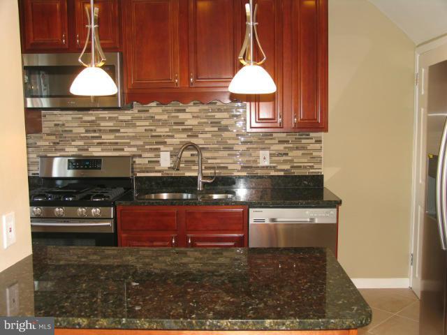 2220 Redthorn Road Baltimore, MD 21220 - Photo 4 of 24 Kitchen