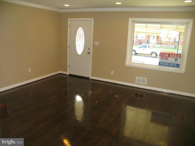 2220 Redthorn Road Baltimore, MD 21220 - Photo 9 of 24 Living Room