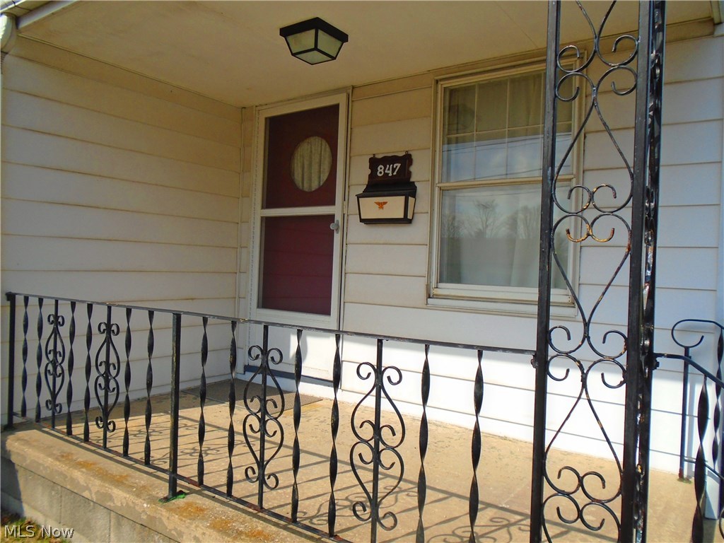 847 Reed Avenue Akron, OH 44306 - Photo 18 of 23 Another view of the front porch area.