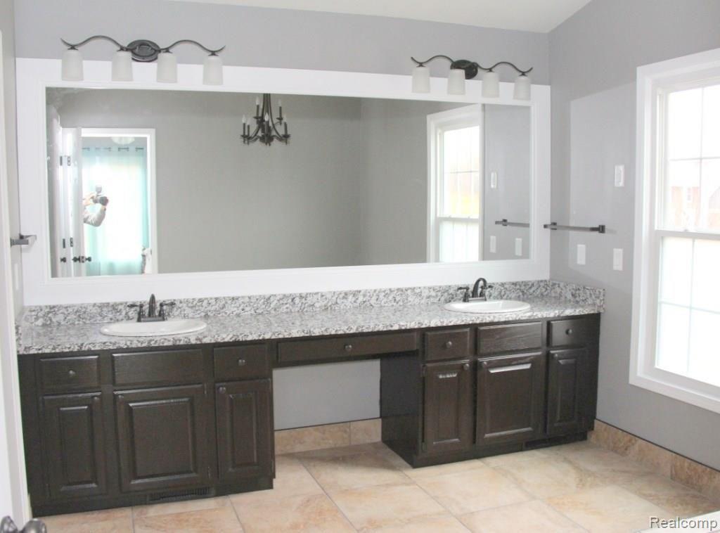 2368 Pleasant View Drive Rochester Hills, MI 48306 - Photo 14 of 19