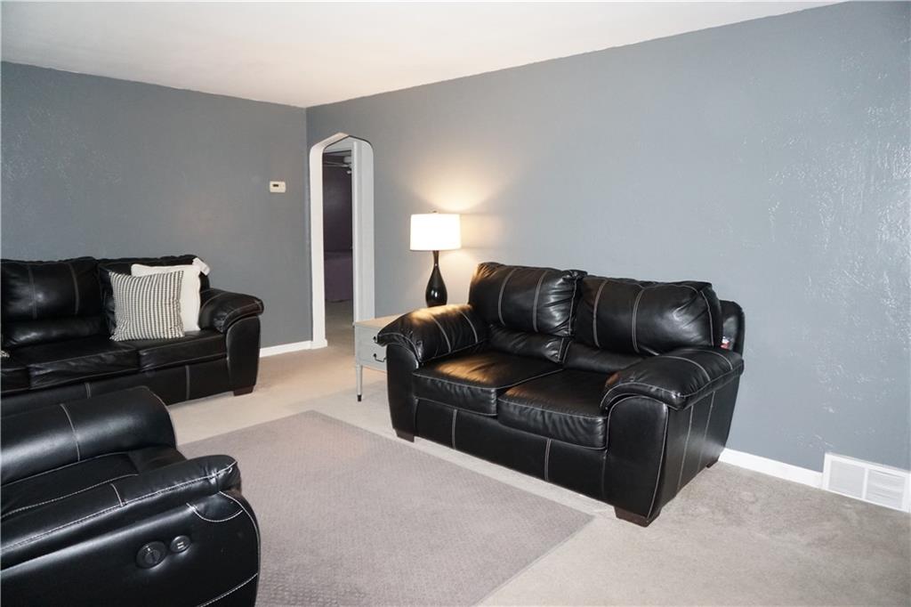 370 Wheeler Street McKees Rocks, PA 15136 - Photo 3 of 24 Gallery Image 3
