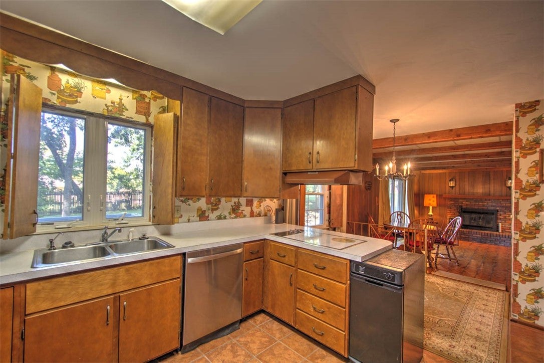 2343 Hawthorne Drive Decatur, IL 62521 - Photo 9 of 39 Gallery Image 9