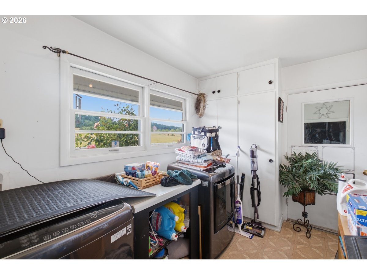 21095 Savage Road Sheridan, OR 97378 - Photo 15 of 43