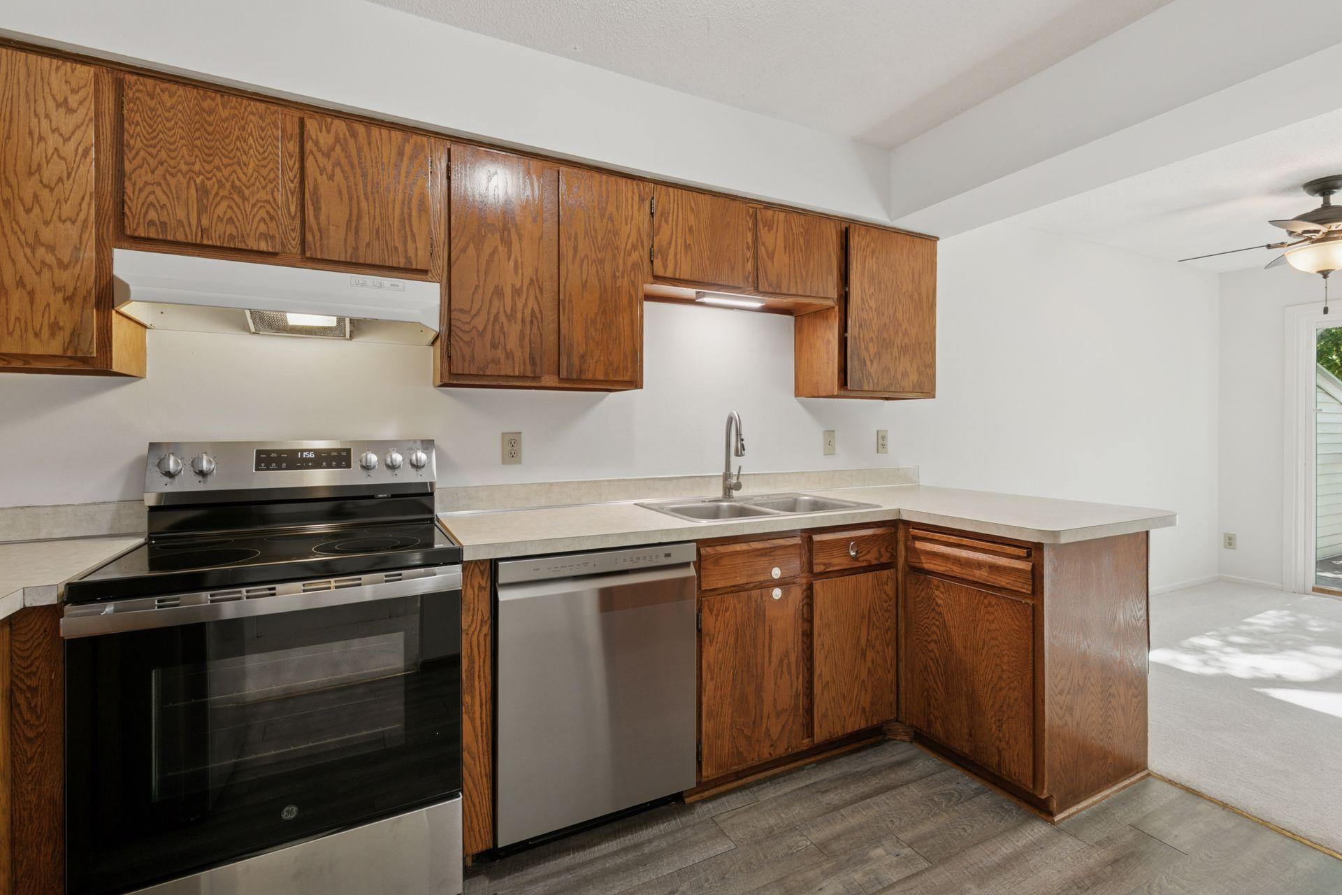 13902 Herald Way Apple Valley, MN 55124 - Photo 10 of 36