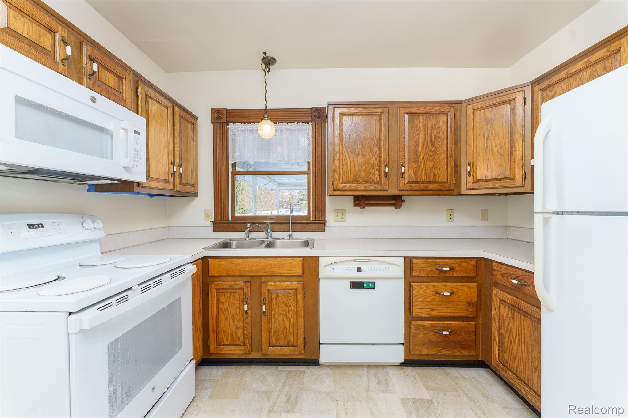 10651 Converse Road Fowlerville, MI 48836 - Photo 12 of 34 Gallery Image 12
