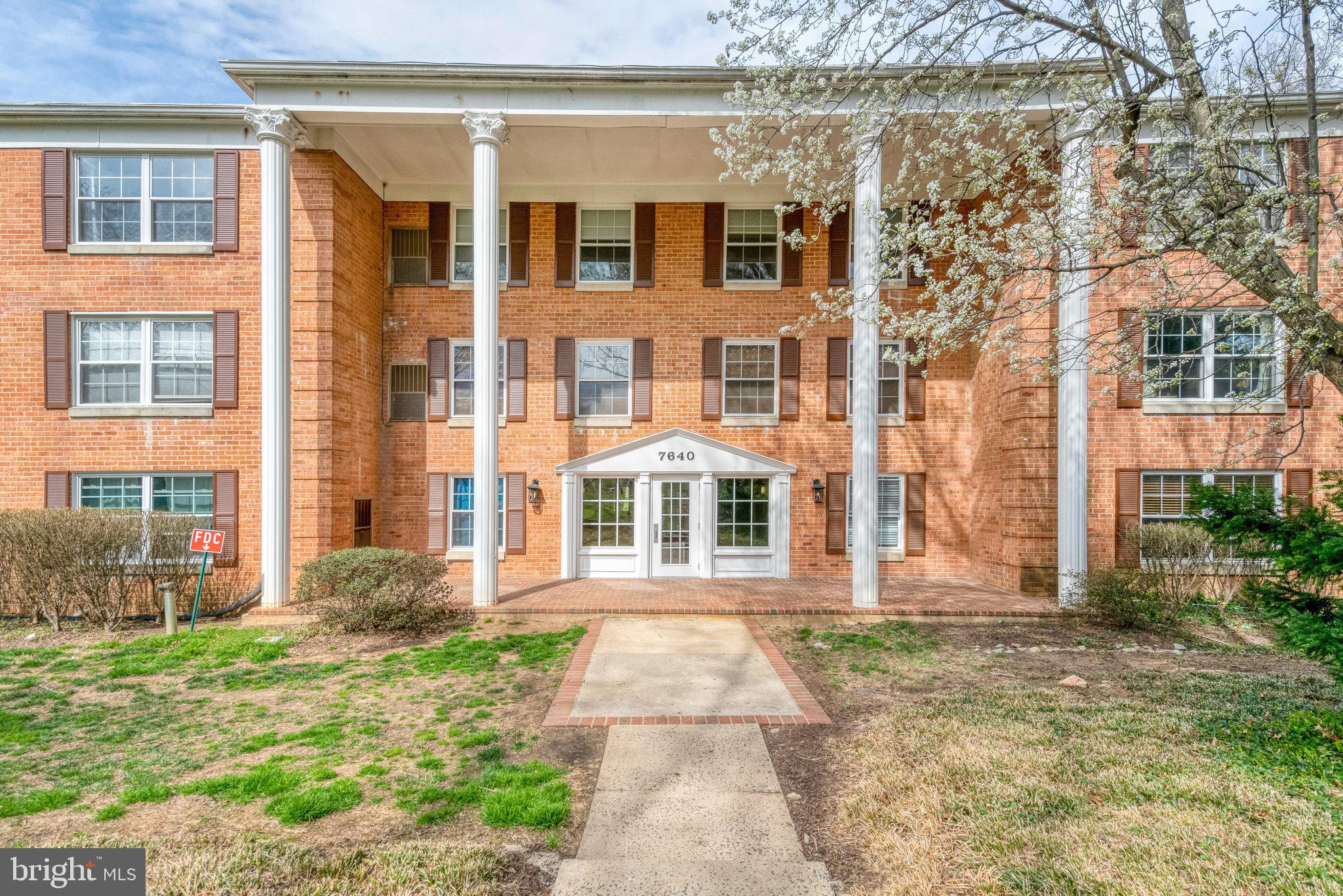 7640 Provincial Drive, Unit 109 McLean, VA 22102 - Photo 2 of 47 a front view of a house
