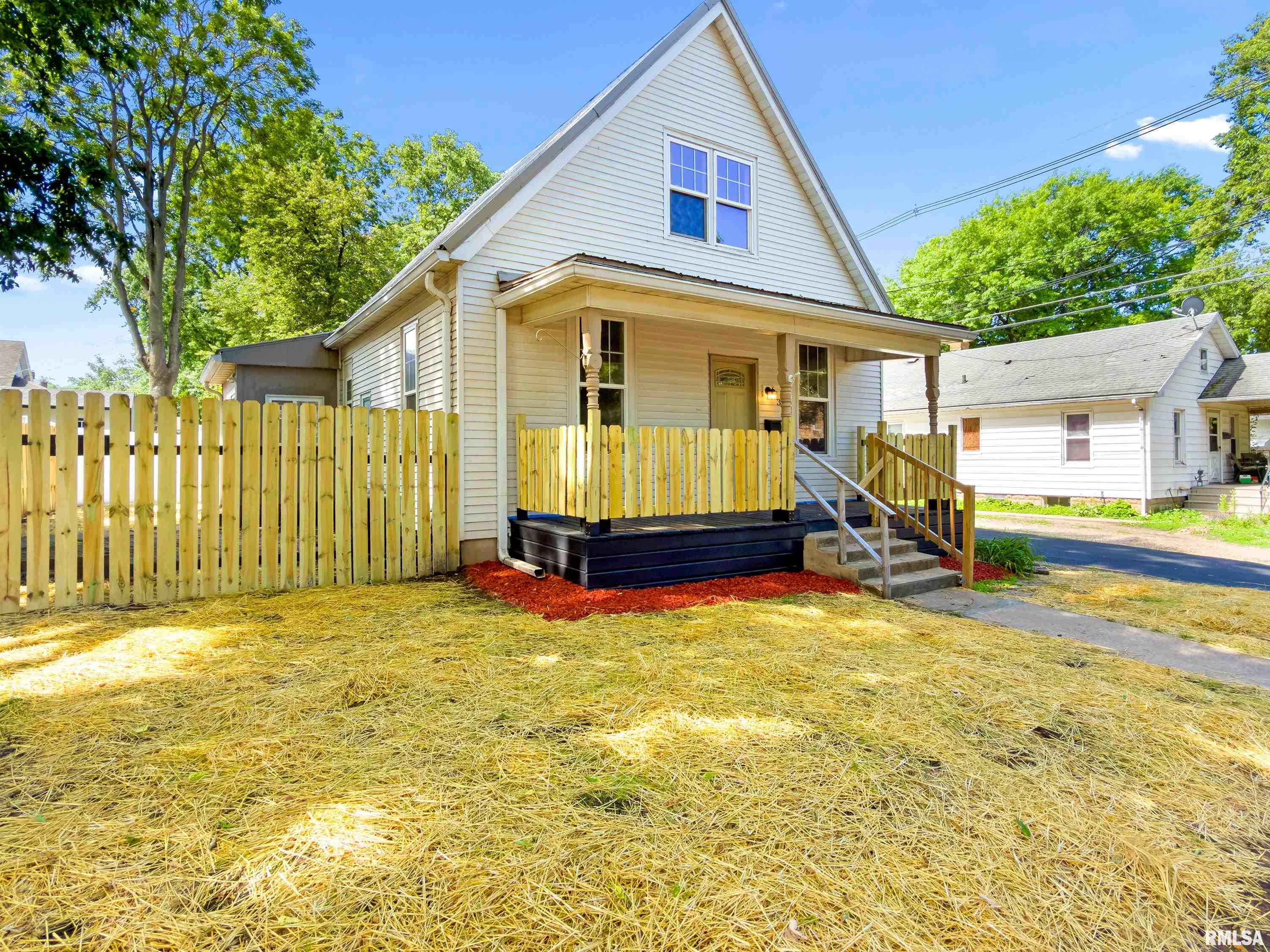 320 Walnut Street Pekin, IL 61554 - Photo 1 of 36