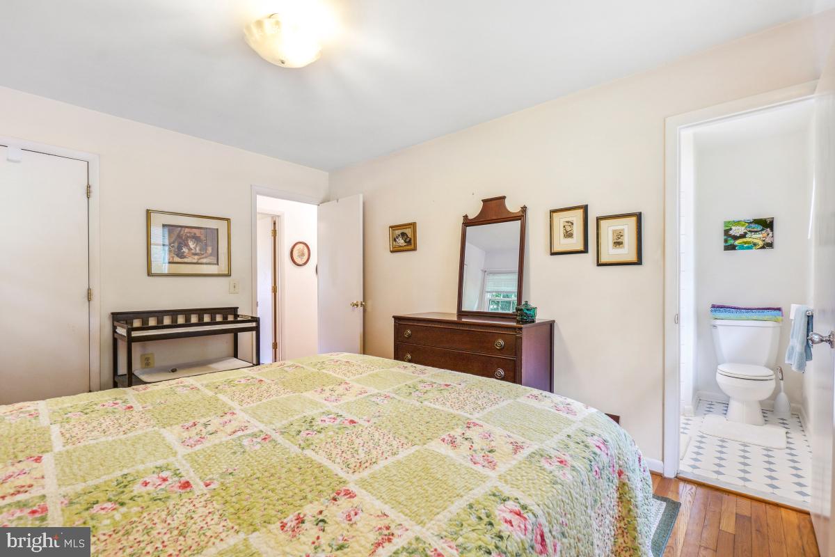 17916 Muncaster Road Derwood, MD 20855 - Photo 24 of 37 Primary Bedroom