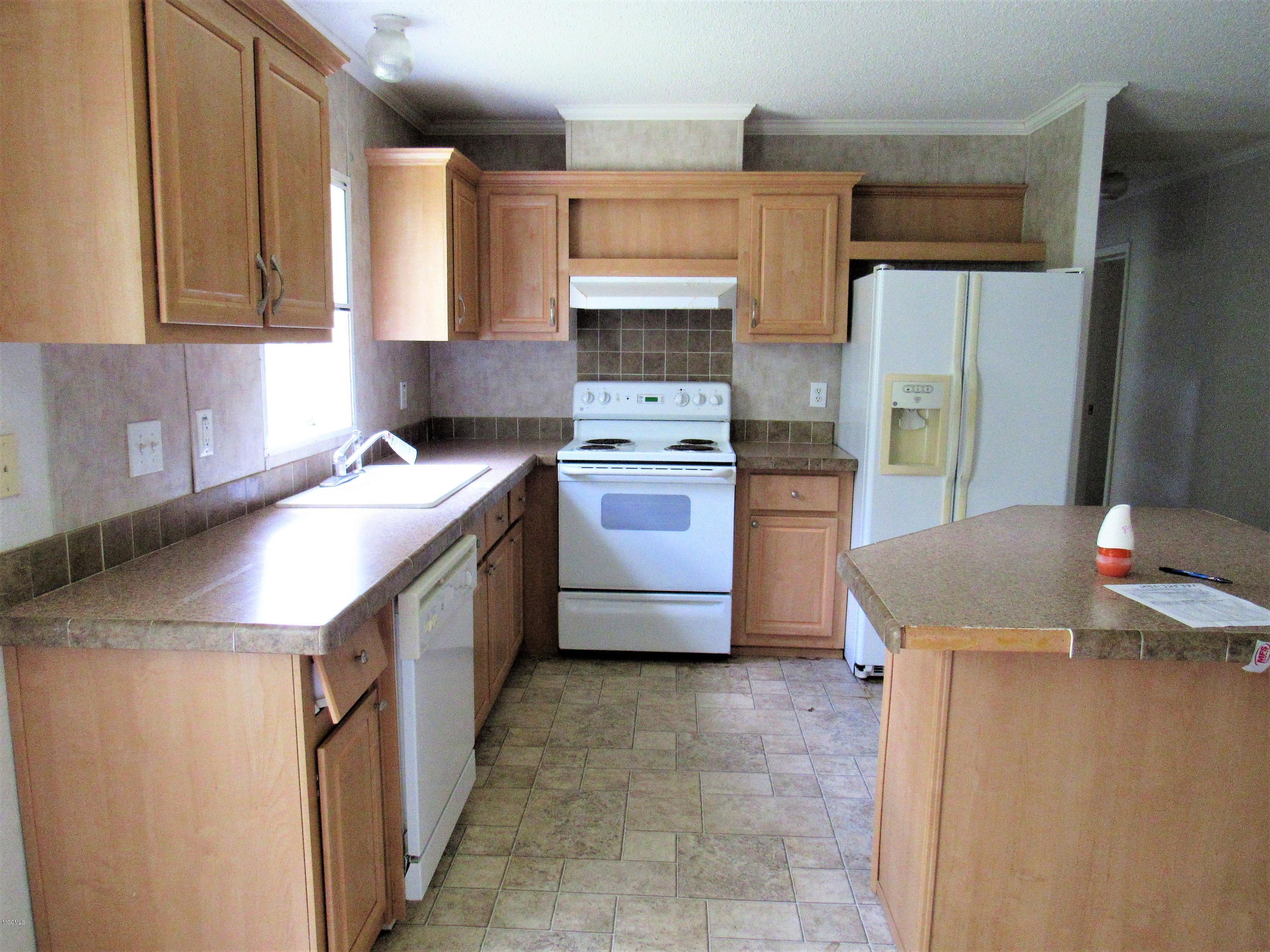 21548 Crown Road Gulfport, MS 39503 - Photo 4 of 24 KITCHEN VIEW 1