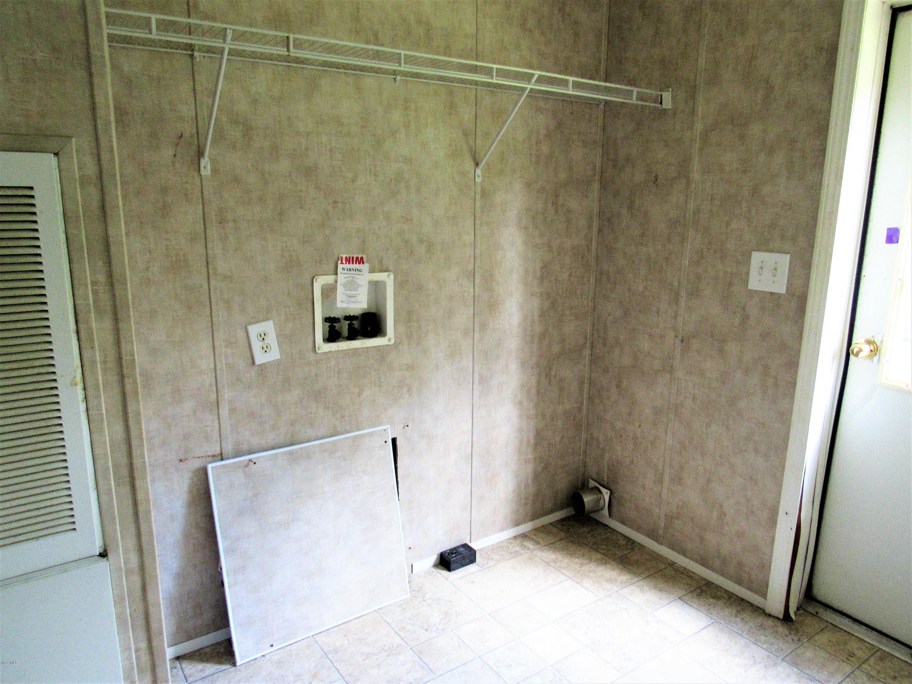 21548 Crown Road Gulfport, MS 39503 - Photo 8 of 24 LAUNDRY ROOM