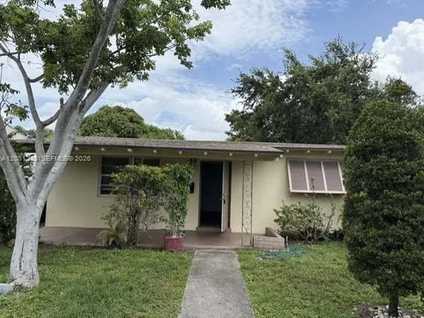 $1,995 | 262 Southwest 9th Street, Unit 1, Dania Beach, FL 33004