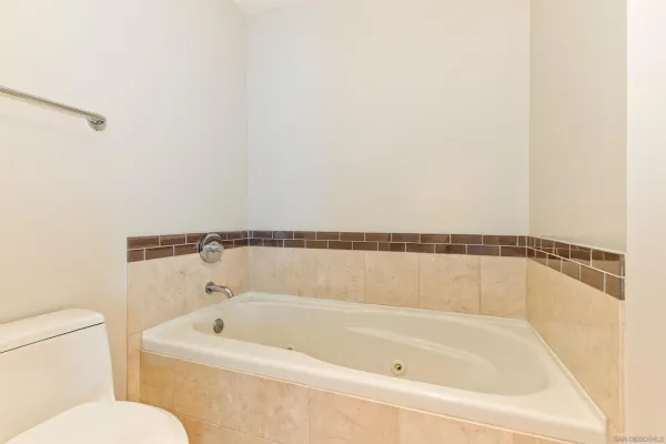 $6,700 | 1205 Pacific Highway, Unit 2806, San Diego, CA 92101