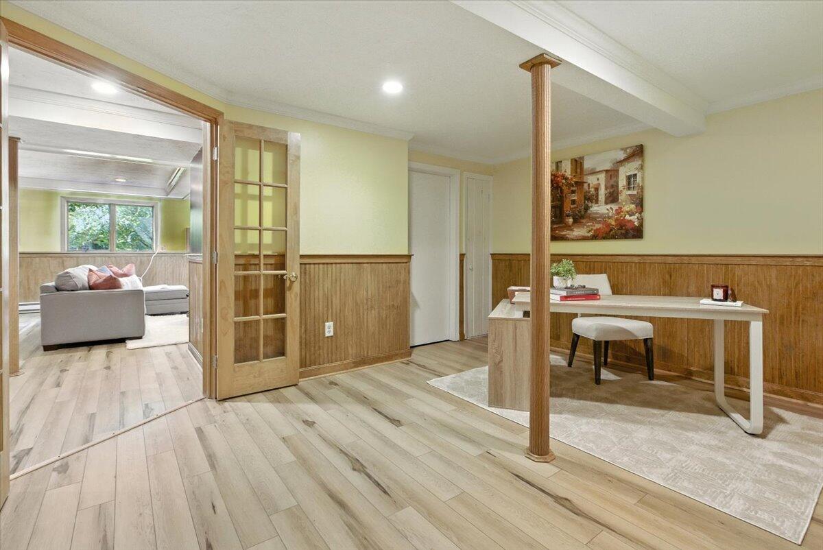 60 Smith Heights Way Eastham, MA 02642 - Photo 49 of 70 a living room with furniture and a table