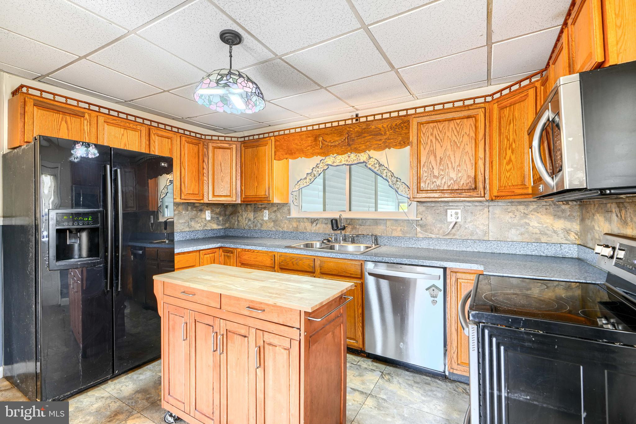 2215 Lodge Farm Road Baltimore, MD 21219 - Photo 8 of 38 Kitchen (main level)