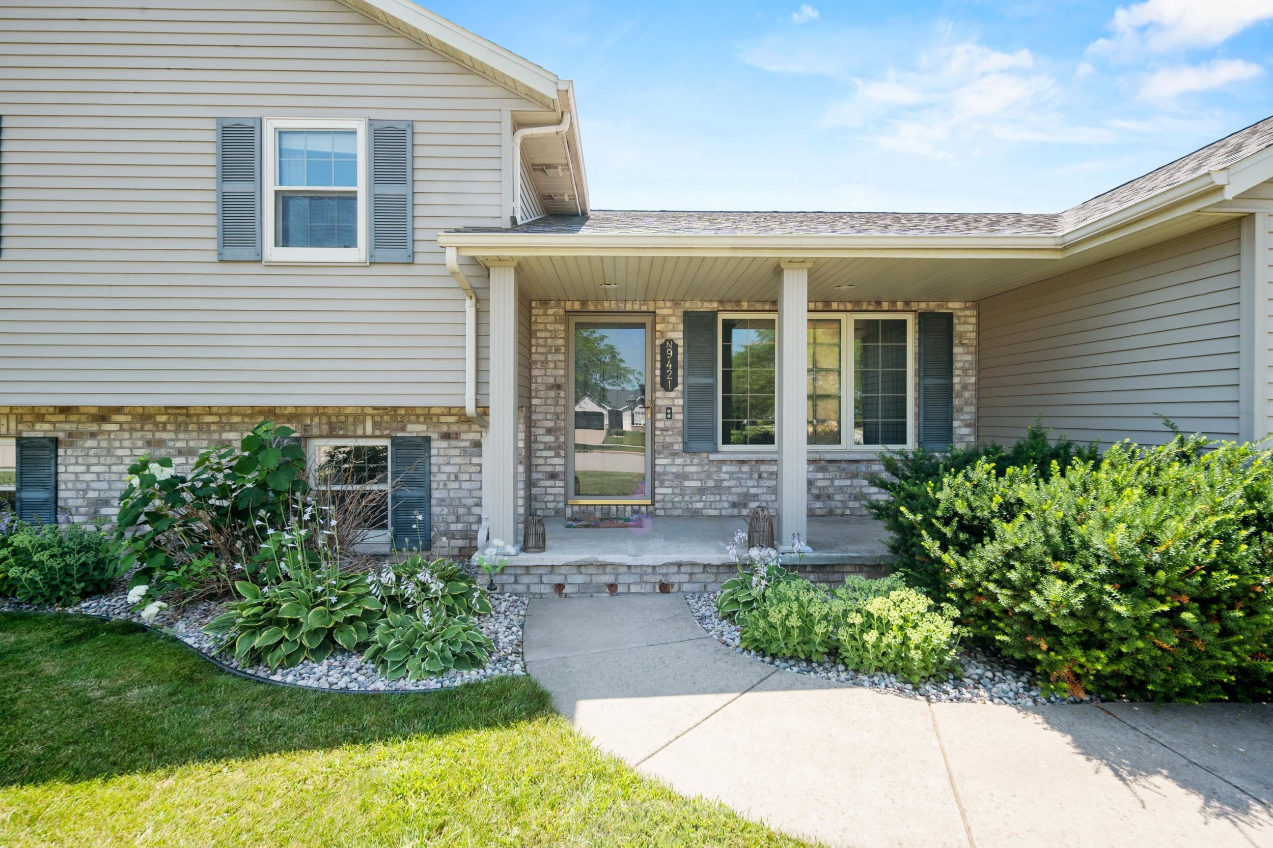 N9421 Olde Oak Tree Court Appleton, WI 54915 - Photo 3 of 46
