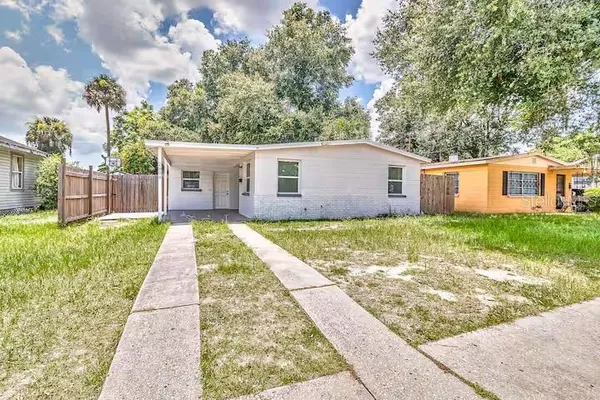a view of a house with a backyard