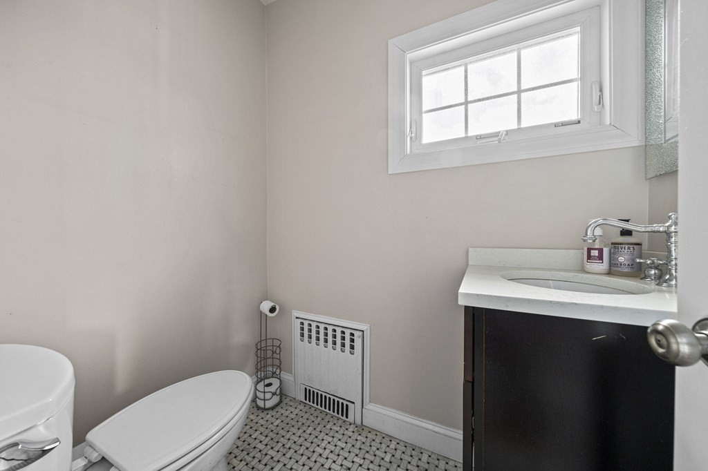 52 Highfield Road Quincy, MA 02169 - Photo 15 of 40 Gallery Image 15
