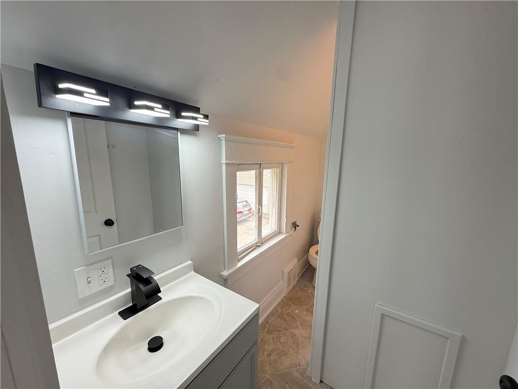 422 Prospect Street Sharon, PA 16146 - Photo 8 of 9