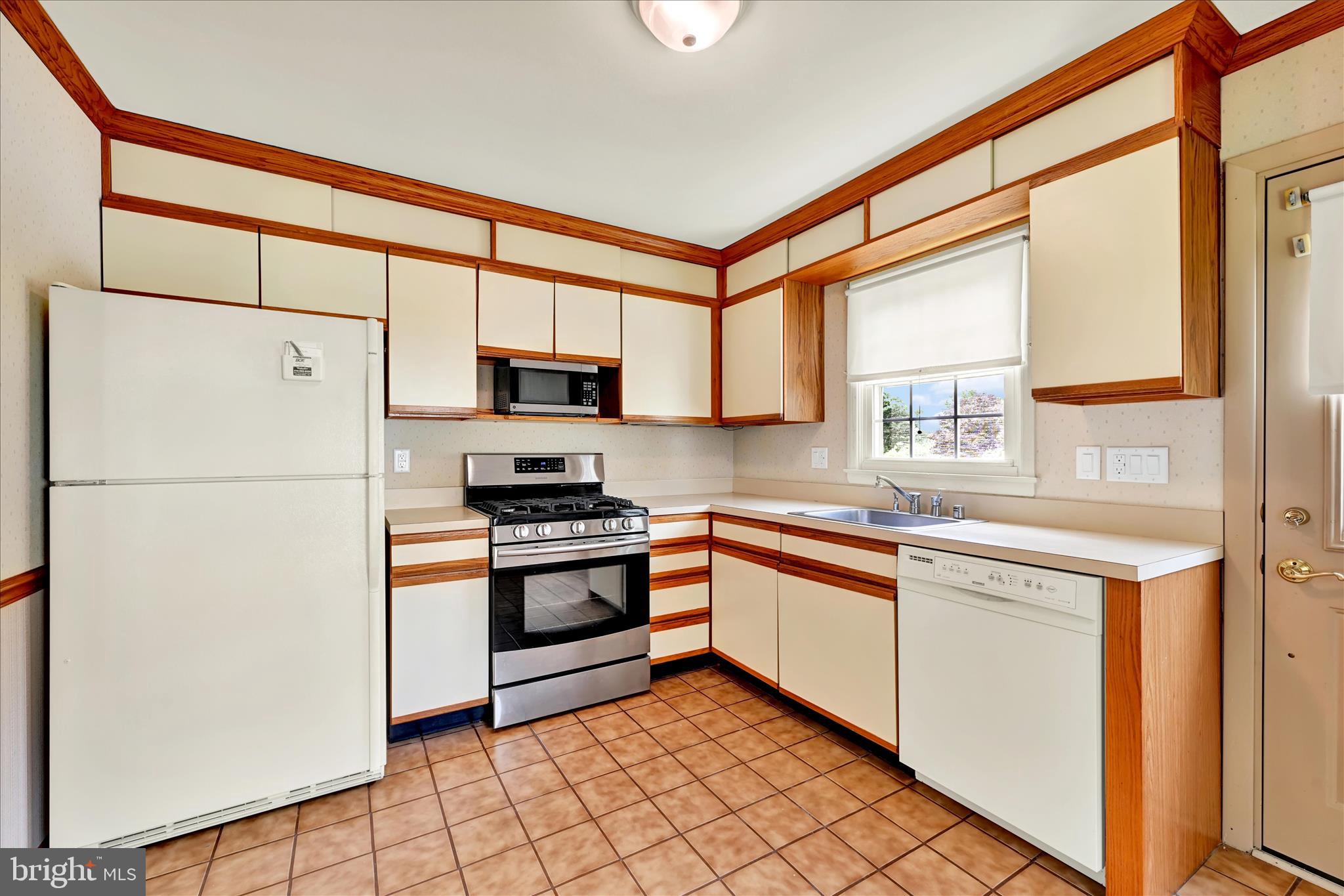 4700 Ebenezer Road Nottingham, MD 21236 - Photo 11 of 39 Kitchen