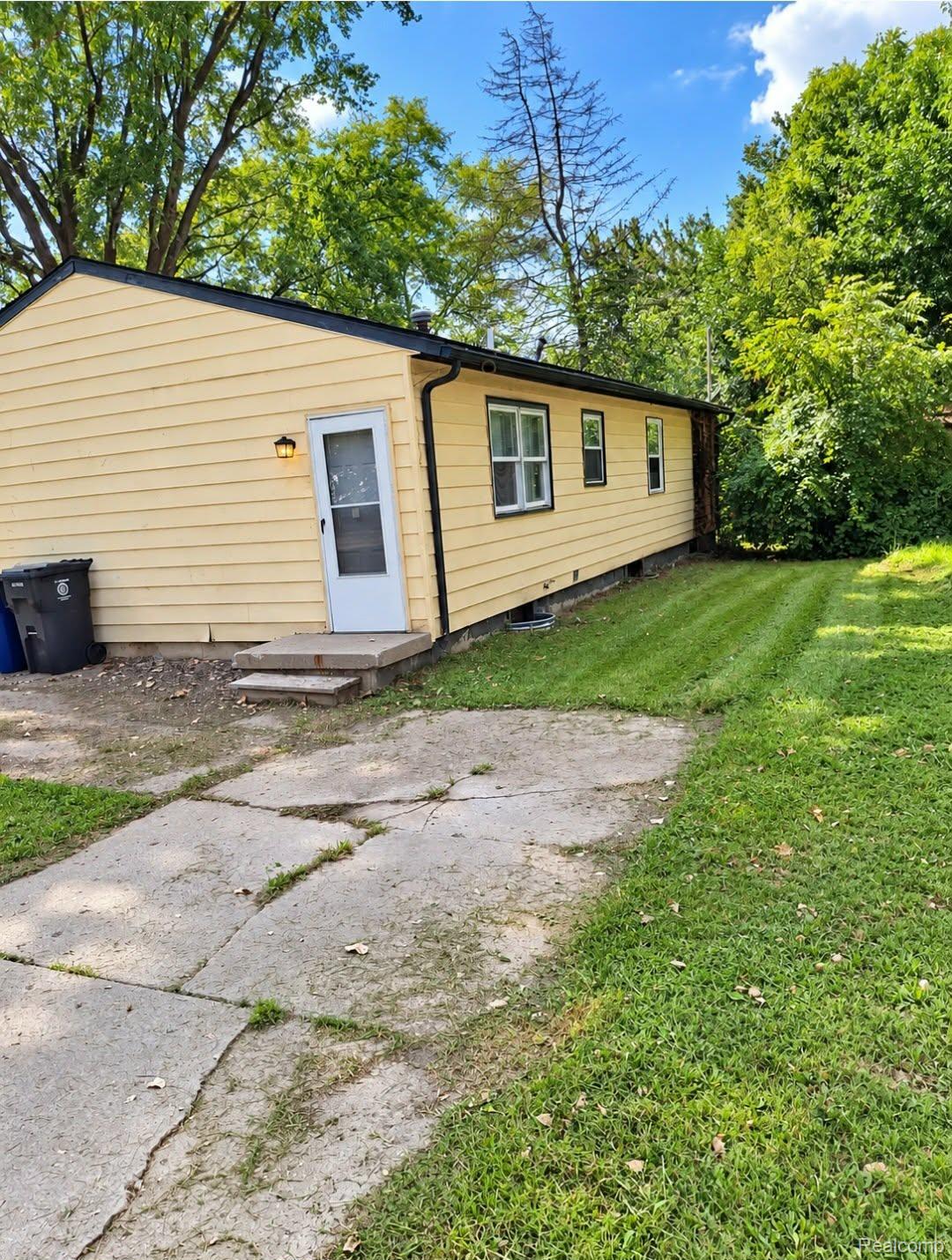 2921 East Pierson Road Flint, MI 48506 - Photo 11 of 11 BACK (2).jpeg