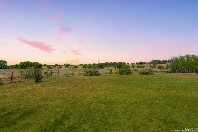 $780,000 | 1227 Cr 104, Floresville, TX 78114