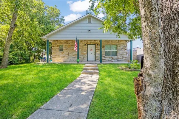 $289,000 | 105 East William Street, Pottsboro, TX 75076