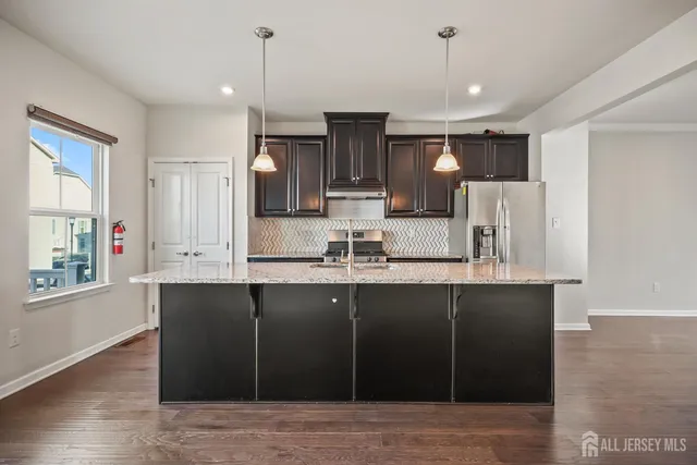 $569,999 | 605 Bayside Court, South Amboy, NJ 08879