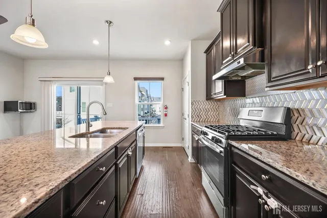 $569,999 | 605 Bayside Court, South Amboy, NJ 08879