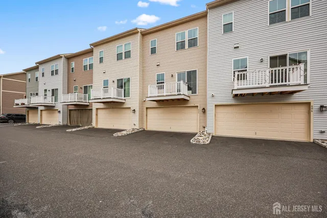 $569,999 | 605 Bayside Court, South Amboy, NJ 08879
