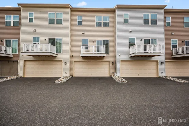 $569,999 | 605 Bayside Court, South Amboy, NJ 08879