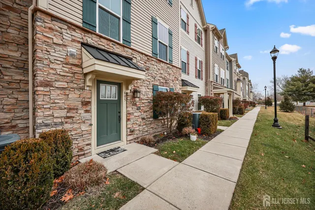$569,999 | 605 Bayside Court, South Amboy, NJ 08879