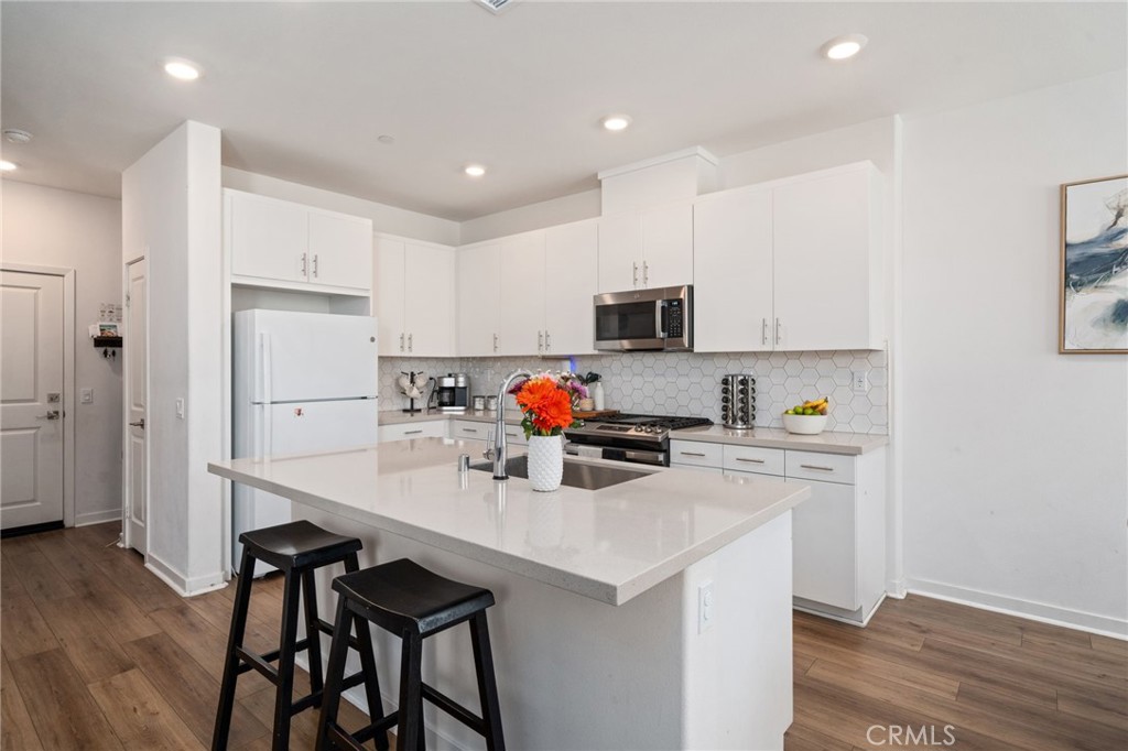 3934 Lavine Way Corona, CA 92883 - Photo 6 of 18