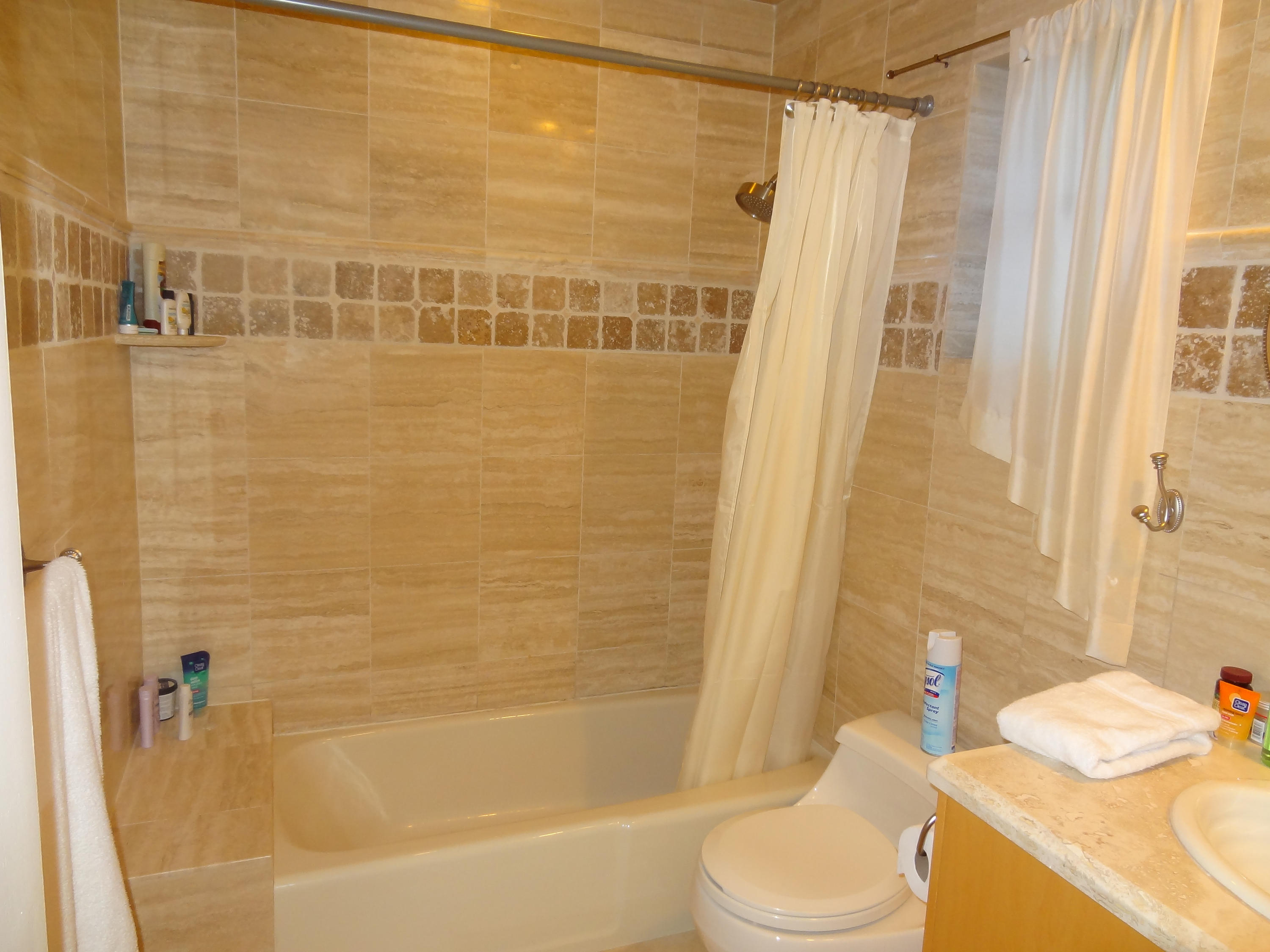 532 Commodore Circle Delray Beach, FL 33483 - Photo 19 of 27 UPSTAIRS BATHROOM
