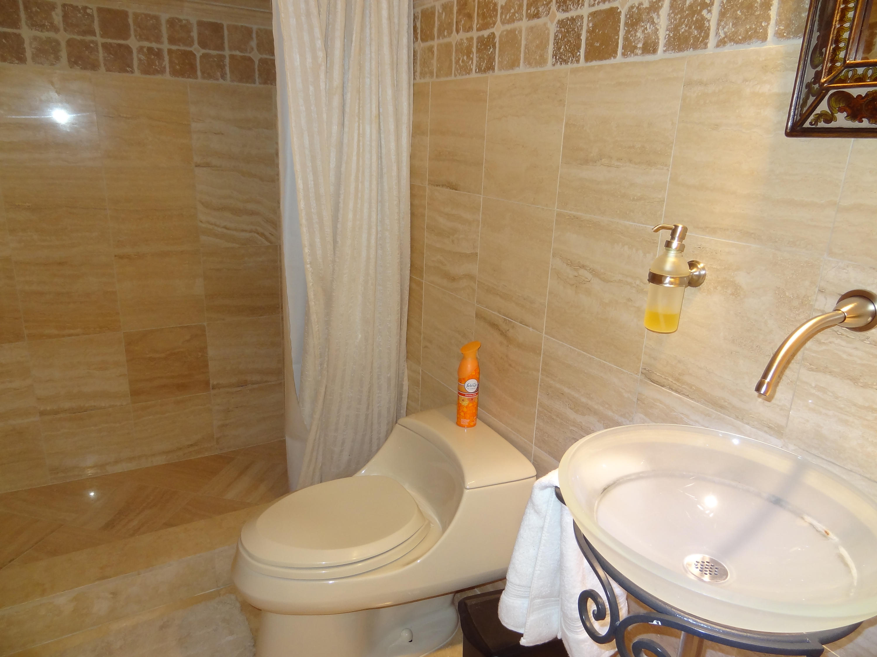 532 Commodore Circle Delray Beach, FL 33483 - Photo 22 of 27 BATHROOM
