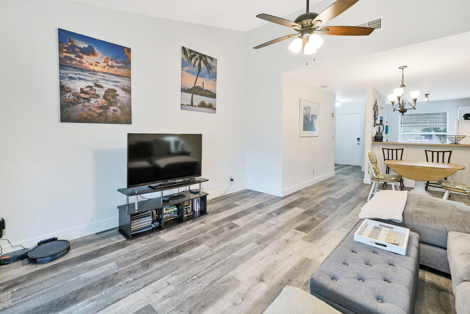 113 Pinewood Court Jupiter, FL 33458 - Photo 5 of 26 Living Room