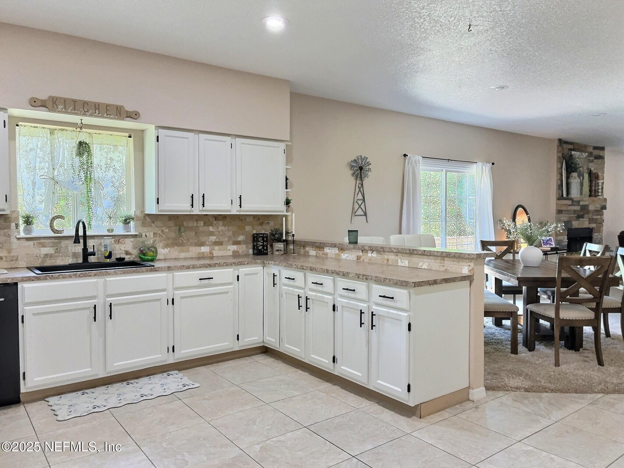 224 Crocus Lane Hawthorne, FL 32640 - Photo 10 of 58 a kitchen with granite countertop sink table and chairs