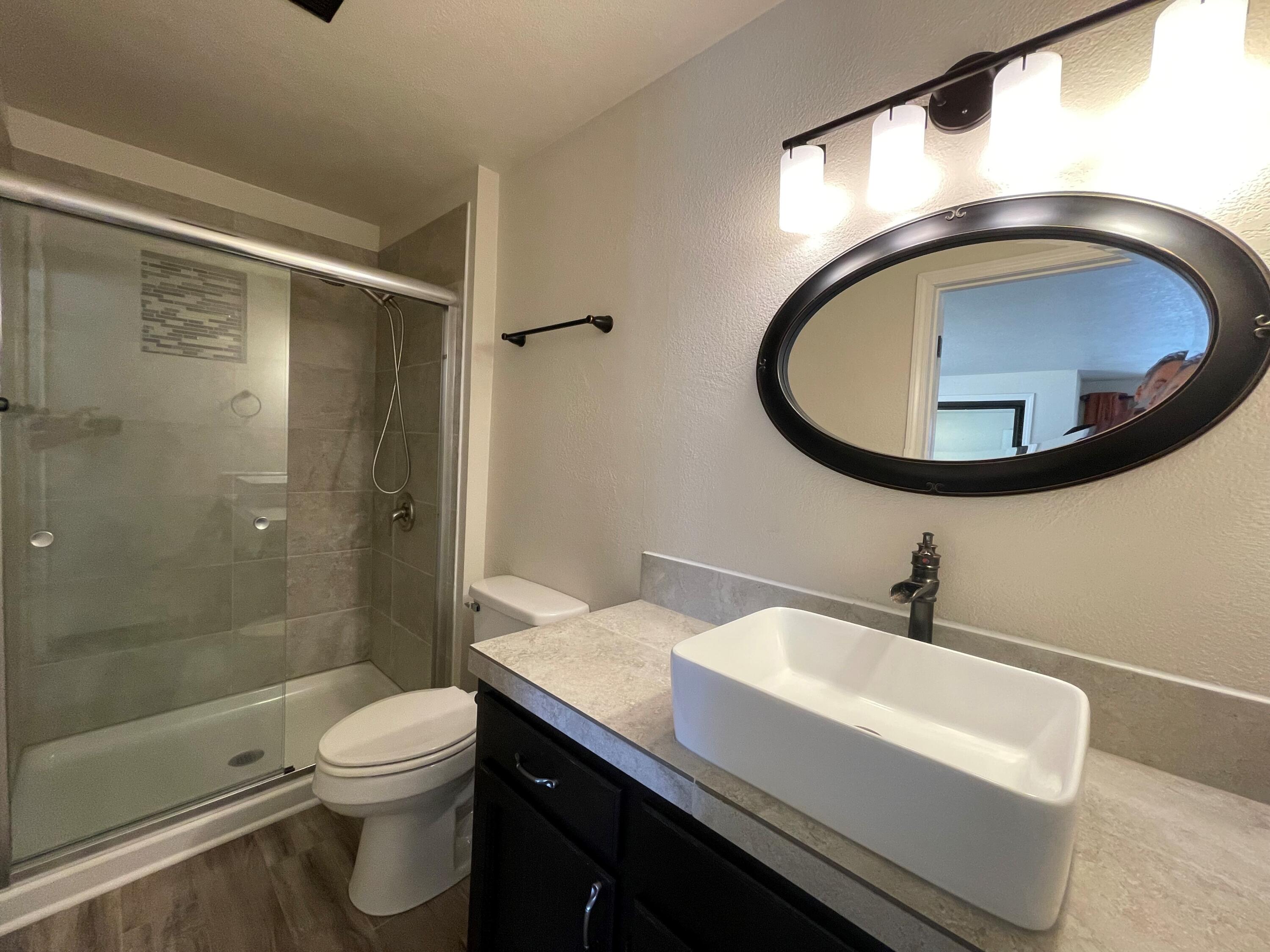 713 Pierce Road Medford, OR 97504 - Photo 20 of 25 bathroom primary